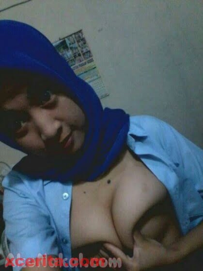 cewe berhijab sange